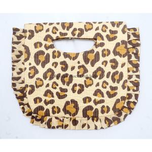 Sac messager en tissu matelassé 100% coton, imprimé léopard, avec fermeture magnétique à volants, poignée longue, taille moyenne - Product Image 1