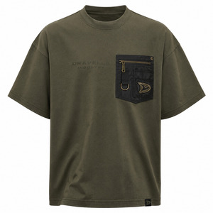 T-shirt utilitaire surdimensionné rétro Y2K pour homme, tee-shirt streetwear épais olive foncé avec poche en nylon - Product Image 3