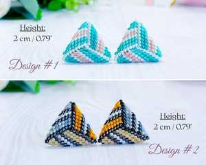 Pendientes Triangulares Negros y Blancos, Pequeños Pendientes Geométricos Monocromáticos, Regalo para Mujer, Pendientes Minimalistas con Cuentas - Product Image 2