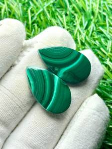 Vente en gros de paires de cabochons en malachite verte naturelle en forme de goutte d'eau, pierres précieuses en vrac pour la fabrication de bijoux MAHNAJ GEMS - Product Image 3