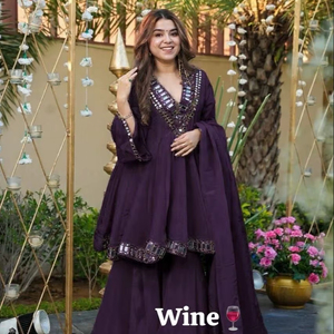 ชุดคุर्ติพร้อมกางเกงพลลาโซ่สำหรับงานปาร์ตี้ระดับพรีเมียม พร้อมดีไซน์ลายกระจกสุดหรู - Product Image 1