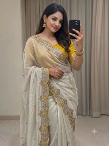 Sari indien traditionnel ethnique pour occasions de fête, avec broderies, pour mariage et événements festifs, tenue élégante pour femmes - Product Image 6