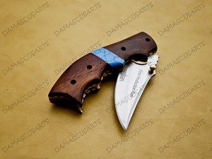 Cuchillo Plegable OEM con Mango de Madera Natural, Separador de Resina Azul, Hoja de Acero, Varilla de Afilado y Funda de Cuero Genuino - Product Image 3
