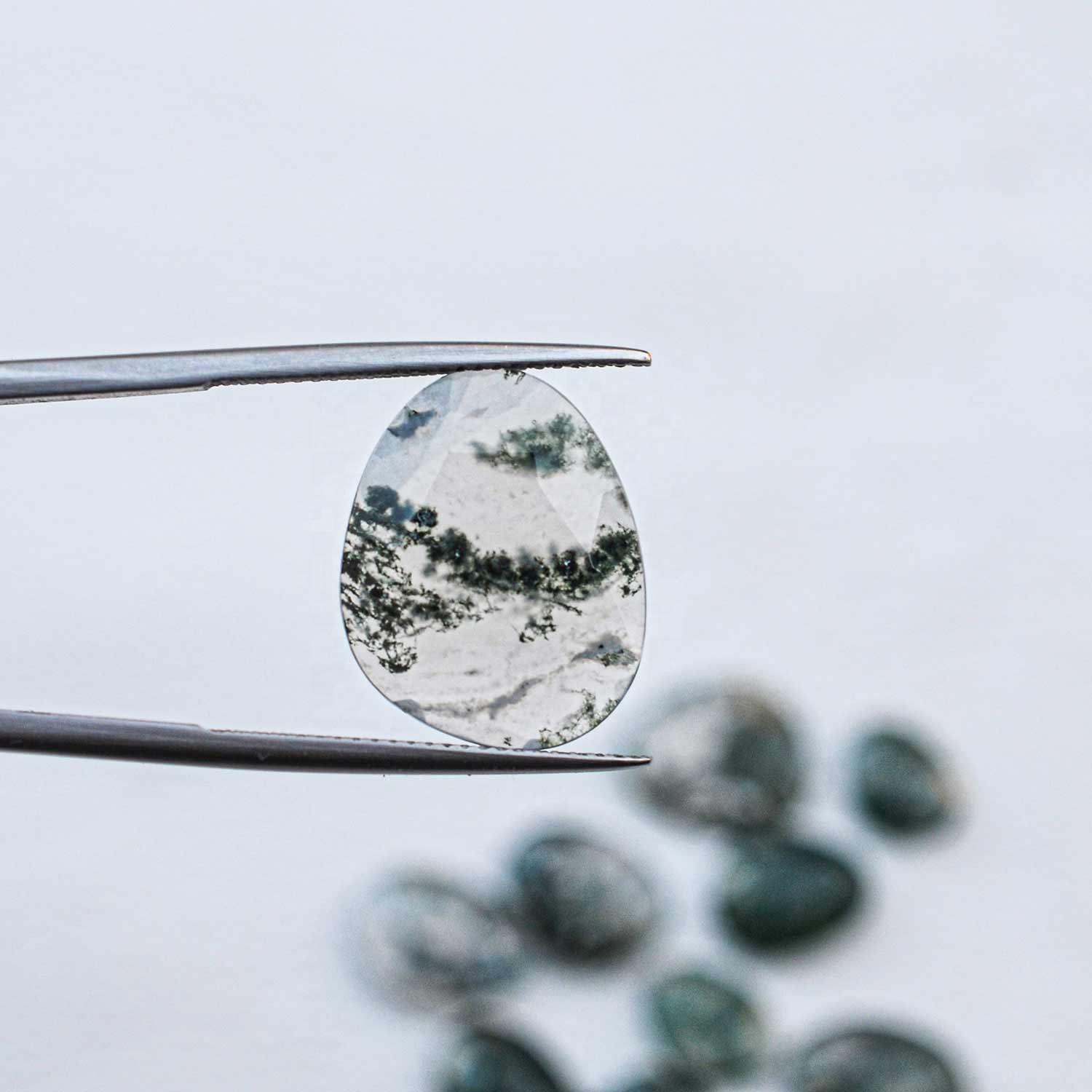 สีเขียว