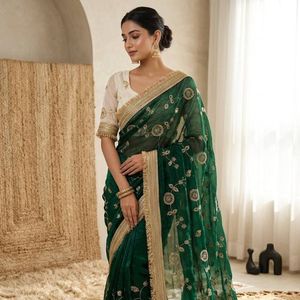 Sari indien Banarasi en velours pur brodé de qualité supérieure avec pallu en C de designer et bordure en dentelle - Product Image 6