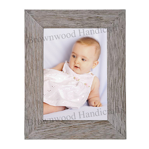 Cadre photo en bois de manguier massif de couleur gris antique, de qualité supérieure, fabriqué à la main, design moderne, décoration intérieure, en vente - Product Image 1