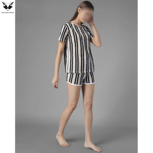 Conjunto de 2 piezas de punto a rayas para mujer, cuello redondo, manga corta, informal, primavera, verano, transpirable, top de algodón y pantalones cortos - Product Image 2