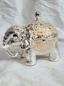 Caja Decorativa de Lujo en Forma de Elefante Plateada, Tazón de Metal Antiguo para Dulces, Joyero con Tapa y Cuchara, Regalo Premium - Product Image 1