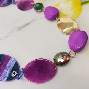 Collar de resina de diseño único, joyería hecha a mano, accesorio de moda para fiestas, disponible con calidad y precio de exportación desde India. - Product Image 6