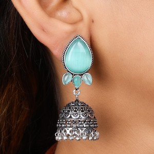 Pendientes Jhumka de Latón Oxidado Plateado con Piedra Aqua |   Pendientes Colgantes Boho Tribales Hechos a Mano |   Collar Étnico Indio Antiguo para Mujer - Product Image 6