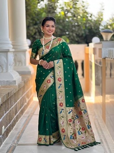 Hermoso sari de seda verde con bordados florales y de pavo real para mujeres, ropa tradicional de boda estilo indio pakistaní. - Product Image 4