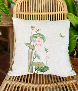 Funda de Cojín Cuadrada Moderna de Algodón Bordada a Mano con Arte Botánico de Libélulas y Estanque de Lotos - Product Image 2