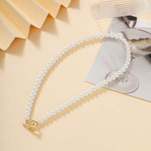 Collar de Perlas de Imitación de Alta Gama para Mujer, con Colgante de Letra Inglesa (26 Letras), Cadena para Clavícula, Diseño Popular de 's Niche - Product Image 1