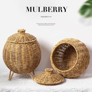 Pot de rangement en rotin tissé à la main avec couvercle, boîte décorative en bambou, organisateur cylindrique artisanal pour la décoration de la maison et du spa - Product Image 1