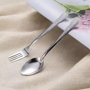 Ensemble de couverts en acier inoxydable de haute qualité, élégant pour restaurant - Product Image 3