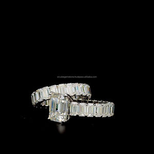 Anillo de compromiso de corte esmeralda de lujo Moissanite Diamond 925 Silver Wedding Band Ring Set para parejas - Product Image 2