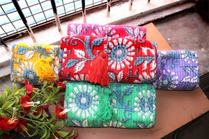 Cartera y Bolso de Mano Acolchado de Algodón Kantha con Estampado Floral, Estilo Bohemio, Hecho a Mano, con Cierre de Botón para Guardar Joyas - Product Image 4