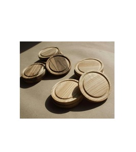 Ensemble de sous-verres en bois naturel offrant une protection fiable de la surface pour le thé, le café et les rafraîchissements - Product Image 1