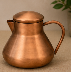 Carafe à eau en cuivre brossé minimaliste en forme de cloche, carafe métallique conique unique, vaisselle écologique pour la maison - Product Image 6