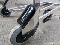 Chariot à bagages de passager d'aéroport à 4 roues en acier inoxydable personnalisé avec frein à main OEM pris en charge pour une utilisation industrielle de bagages