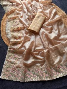 Magnifique sari en soie Doriya avec tissage à carreaux Zari sur toute la surface et bordure brodée multi-fils - Ensemble chemisier avec travail Butti - Exportation indienne - Product Image 5