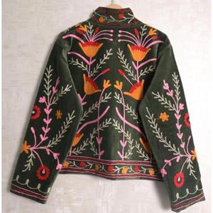 Veste en velours Suzani indienne pour femmes, brodée de fleurs, style bohème, faite à la main, vêtement ethnique, vêtement d'extérieur tendance - Product Image 5