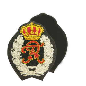 Insignias Bordadas de Alta Calidad y Tamaño Personalizado - Moda de Lujo Ecológica Hecha a Mano en Pakistán - Product Image 3