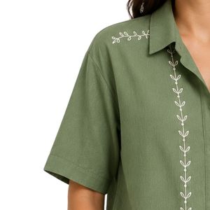 Camisa de Mujer con Botones, Bordada en Verde Oliva, Personalizada, Manga Corta, Blusa Casual de Verano, Mezcla de Lino, con Logotipo Personalizado, Top de Moda - Product Image 3