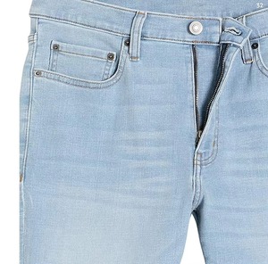Shorts Casuales Azules de Mezclilla Ajustados con 28% Poliéster, 70% Algodón, 2% Elastano, Dobladillo Invertido, Presillas para Cinturón y Bordado con Lavado de Color - Product Image 5