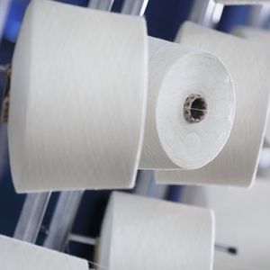 Hilo Peinado de Algodón 100% de Primera Calidad NE 20s/1 para Tejer – Producido en India - Product Image 1