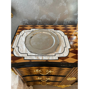 Assiettes de service en métal de couleur argent, finition brillante en laiton poli, pour la table, la cuisine et la présentation des aliments. - Product Image 2