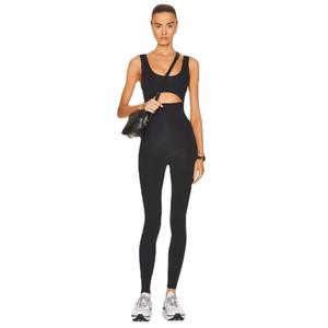 Conjunto de gimnasio de 2 piezas para mujer: Top sin mangas fruncido y shorts de yoga sin costuras con efecto levantacola, ideal para entrenamientos. - Product Image 2