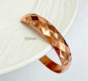 กำไลข้อมือทองแดงลายคลื่นแบบออร์แกนิก งานศิลปะทำมือ ผู้ผลิตตามสั่ง - Product Image 2