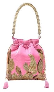 Pochette en velours rose faite à la main avec perles, broderies dorées et pompons pour accessoires de mariée - Product Image 4