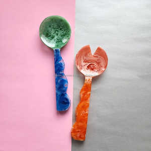Juego de cubiertos y vajilla de resina hechos a mano con diseño de aspecto único, juego de cucharas para servir en bodas - Product Image 1