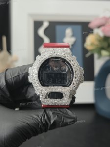 Reloj Digital con Correa de Goma Roja, Diamantes Moissanite VVS, de Lujo para Hombre, Resistente al Agua 20 BAR, Caja Redonda - Product Image 1