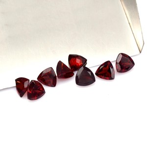Lot en gros de pierres précieuses naturelles de grenat rouge 6x6mm, taille triligne, facettées et calibrées, pour la fabrication de bijoux - Product Image 3