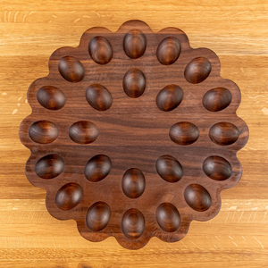 Bandeja de madera para servir huevos rellenos, con capacidad para 24 huevos, ideal para picnic, al mejor precio. - Product Image 1