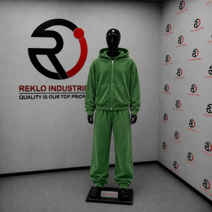 Ensemble de survêtement vert en velours pour femme, sweat à capuche zippé et pantalon large, deux pièces, avec strass, en velours de luxe, style streetwear décontracté, coupe jogging - Product Image 3