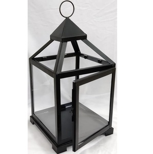 Lanterne à bougie décorative en métal et verre de luxe avec forme géométrique pour la décoration intérieure et extérieure - Product Image 2