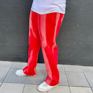 Pantalones de chándal de hombre rojos con efecto tie-dye, cintura elástica, estilo casual, de poliéster tejido, estilo primavera, con efecto deslavado por el sol, 100% algodón, forro polar, corte acampanado. - Product Image 3
