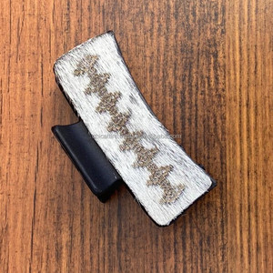 Pinces à cheveux gravées au laser en cuir de vachette personnalisées pour femmes, pinces à cheveux en cuir véritable au design unique, durables et élégantes - Product Image 2