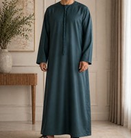 Thobe Kandora Islamique Décontracté Premium pour Hommes, Prêt-à-porter, Vente en Gros, Haute Qualité, Plusieurs Couleurs et Tailles, Logo Personnalisé Disponible