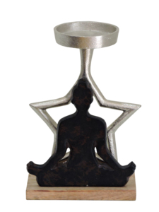 Statue de yoga moderne en aluminium, figurine de méditation zen avec fond étoilé sur socle en bois – Décoration contemporaine porte-bougie chauffe-plat - Product Image 3