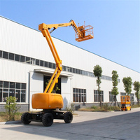 Nacelle élévatrice articulée électrique avec nivellement automatique de la plateforme, automotrice, pour travaux de peinture