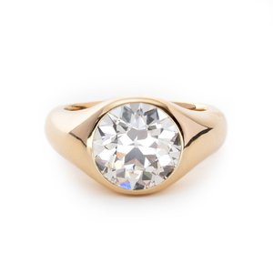 Bague solitaire en diamant de laboratoire taille brillant ronde de 3,5 ct avec sertissage style antique, en or jaune 14 carats, bande épaisse, cadeau de luxe - Product Image 1