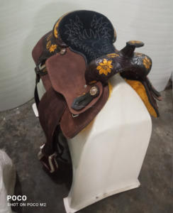 Cuir véritable Western All Around Horse Saddle Magnifiquement fabriqué à la main Meilleur pour le plaisir de l'équitation et des courses de barils en gros - Product Image 4