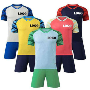 Vente en gros usine – Nouveaux ensembles de maillots de football personnalisés 2025/2026 – 100 % polyester, écologiques, légers, coupe-vent et respirants - Product Image 1