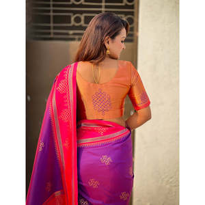 Sari Tradicional de Seda Suave Morada con Tejido Zari en Contraste de Elite Weaves, 650 g, para Bodas - Product Image 3
