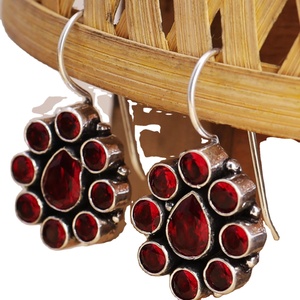 ต่างหูทองเหลืองออกซิไดซ์แบบคลาสสิกแบบดั้งเดิมดีไซน์รูประฆังหินเพทายรูปลูกแพร์เงินแบบโบราณการตั้งค่าแบบหนามเตย - Product Image 1